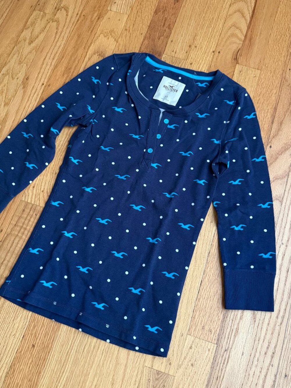 NWT Hollister Sleep Henley Top Navy Blue Polka Dot Gull Logo XS